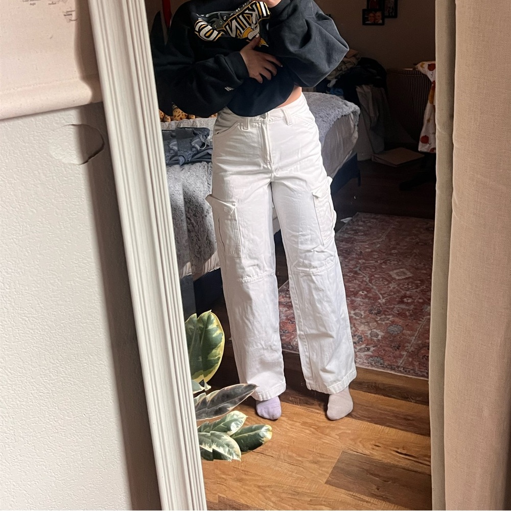 White cargos